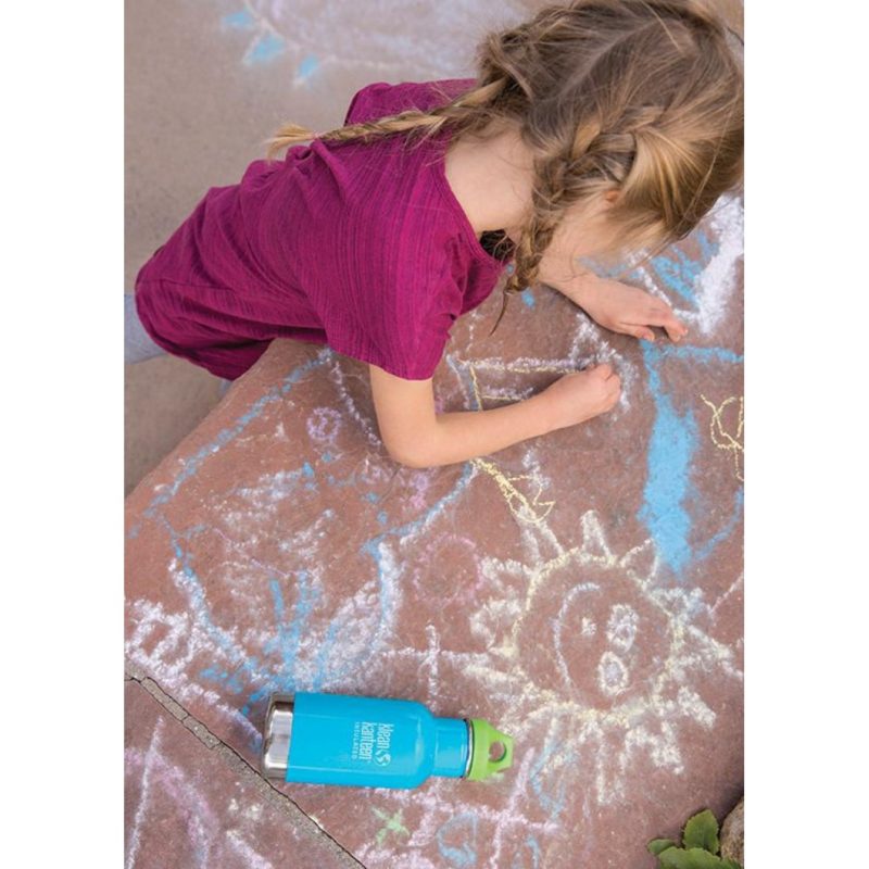 K12KVCPPL-LLP-Girl-Drawing-with-Chalk