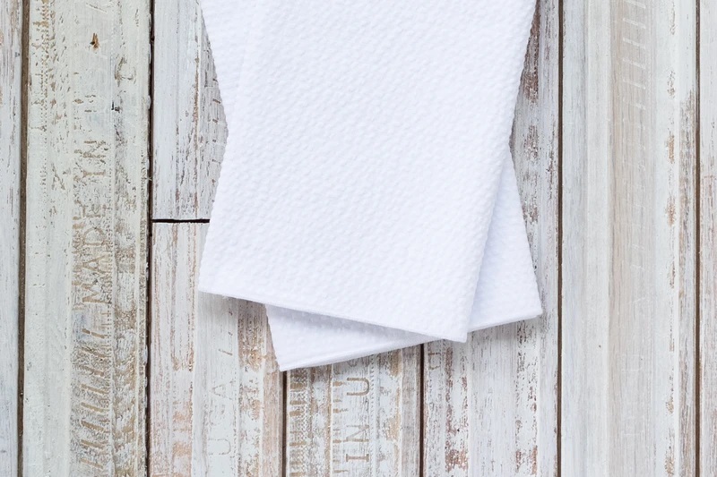 https://ecogirlshop.com/wp-content/uploads/2020/11/Seersucker-cloth-napkins-white.jpg
